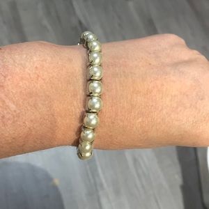 Beautiful faux pearls stretch bracelet*